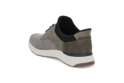 Praktisk slip on sko