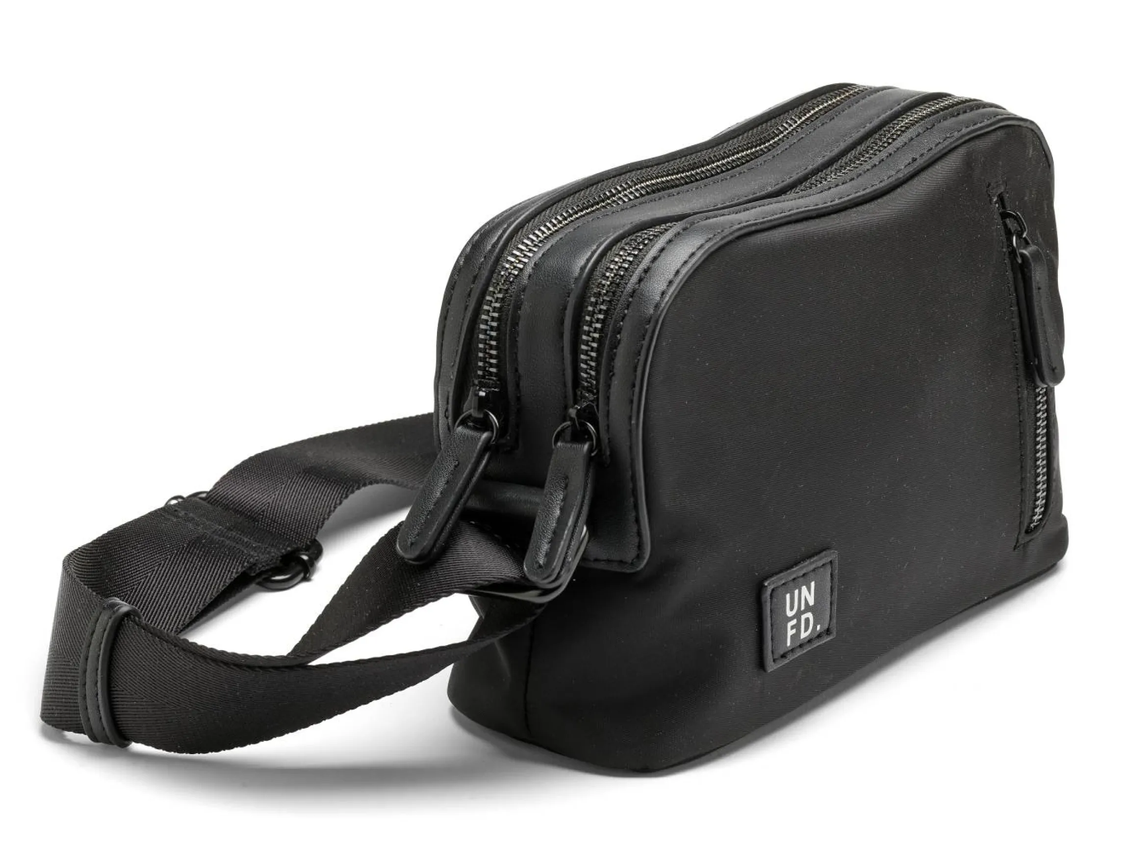 Sporty crossbody veske