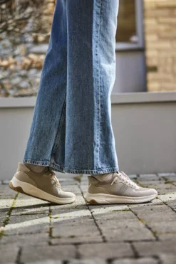 Sporty sneaker